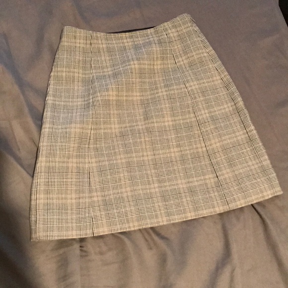 Aritzia Babaton Skirt - Picture 1 of 3